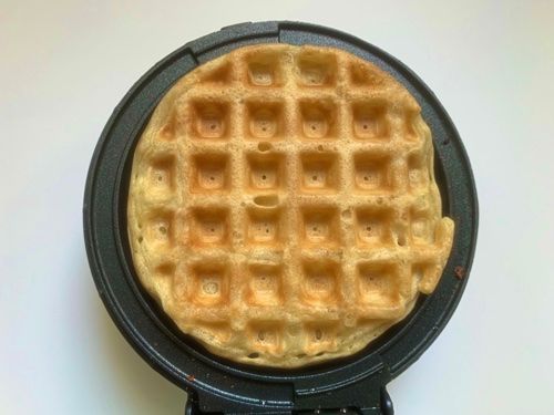 Review: The $10 Dash Mini Waffle Maker Is Actually Pretty Great